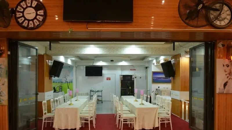 Kına gecesi için düzenlenmiş salon