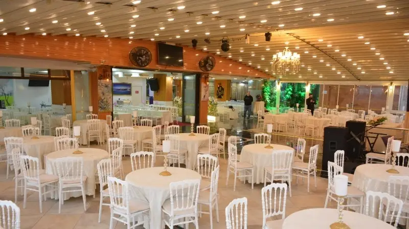 Düğün için kurulmuş salon